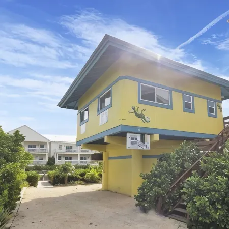 Great house and dock with close access to the Atlantic OceanVACA-23-415