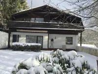 Separate, Comfortable House for 6-8 Guests - 3 Bedrooms, 3 Bathrooms
