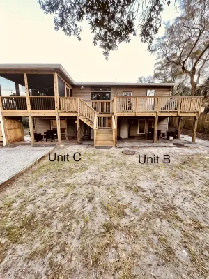 Unit B, Spirit of Folly, Pet Friendly, 2 short blocks - 100 yards - to the beach