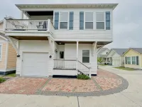 Pelican Point at Sailhouse with Pool and Pier - 4-Star