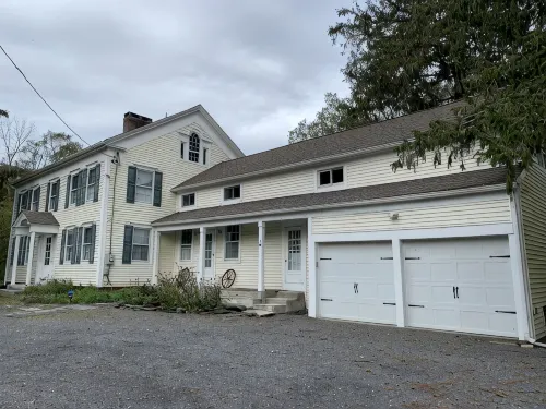 Mountain View Farmhouse, pool/hot tub, fire pit, 4 seasons porch, game room - Mountain view