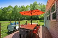 New River Escape -Game Room • Hot Tub • Fire Pit • Yard Games • Sleeps 10+