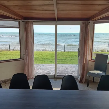 Pelican Point - Private Retreat - just 4 miles to downtown Sheboygan