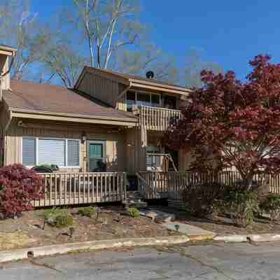 Golf & Lake View Retreat - Rumbling Bald Resort Amenities, Sleeps 6 Hotel Exterior