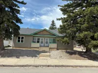 One block from downtown One bed one bath with extra folded out bed.