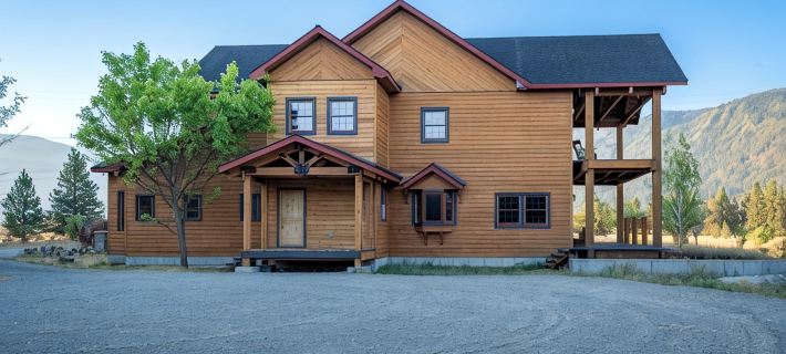 New 7500 sf, 5Br/7BA/Basement Within Walking Distance to the Clark Fork River. Hotels in Sanders County
