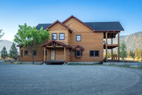 New 7500 sf, 5Br/7BA/Basement Within Walking Distance to the Clark Fork River. - Homestays