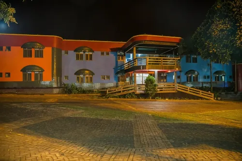 Acapu Hotel - parkir