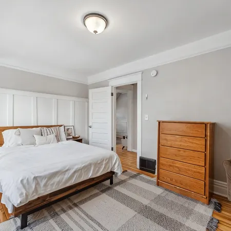 Cozy retro charm in Saint Paul with a monthly discount