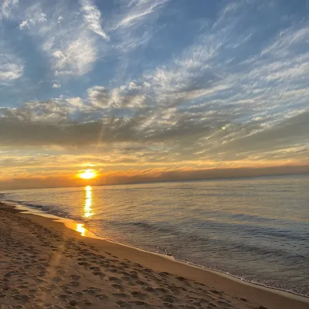 Moonlight Beach Bungalow 2 blocks to Lake Michigan beach!