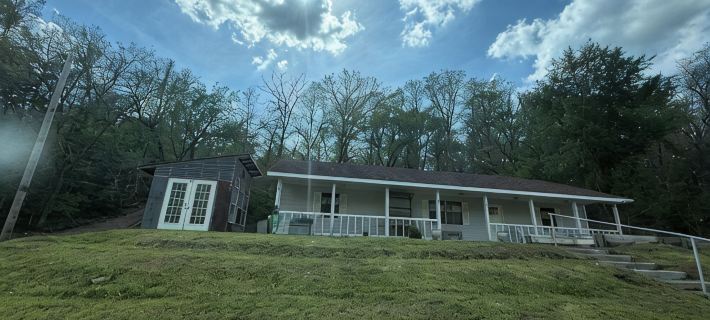 Intimacy Suite- AdultRoom-Spa House w/Hot Tub-420 Friendly-Hiking trails & more! Hotels in Delaware County