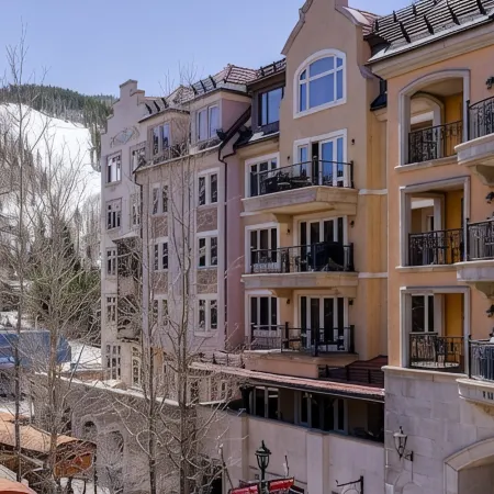 100 ft. to Gondola! Heart of Lionshead! Views, Fireplace, Balcony, Parking!