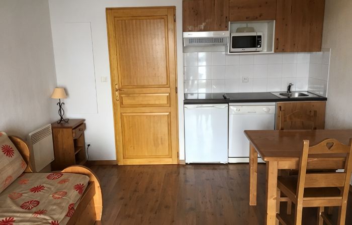 Beautiful Peyragudes studio with mountain views