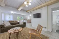 Peaceful Escape - Sauna, Fire Pit + Parking - Wifi