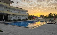 Hotel Apex Dobo - Pools