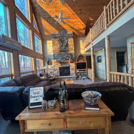 Cozy A- frame cabin on Hill Lake