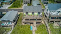 Charm Getaway - Oceanfront family home in a quiet stretch of Surf City ! - Boutique