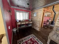 1907Creekside Cabin w/ hot tub & sauna;  bike, hike, ski & fish- Go Back in Time - Feriehus