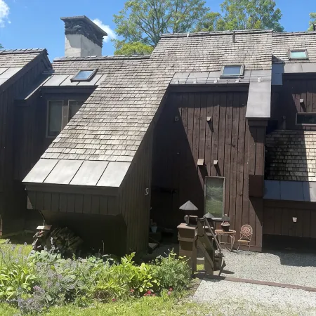 Cozy 3-bedroom condo located in Plymouth, VT .12 miles  to Okemo mountain-