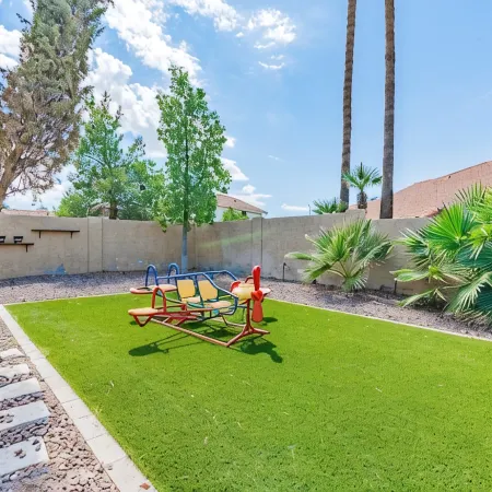 Tranquil Retreat at Ocotillo, 4Bd, 2.5BA, Huge Pool with Heater, and Pool Table.