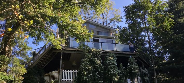 River Retreat with private apartment and deck on the beautiful Delaware River Hotels in Hunterdon County