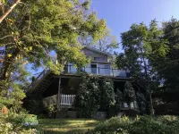 River Retreat with private apartment and deck on the beautiful Delaware River