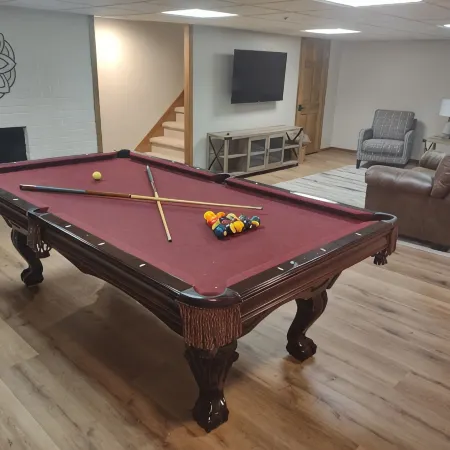 City estate offering privacy & seclusion near many attractions