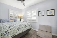 Beachfront 2 Bedroom Condo on Casey Key - 4-Star