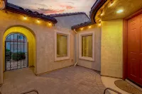 DESERT GEM!  Resort style Living - Private Pool. - Wifi