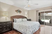🍹🌞 Getaway Paradise! Heated Pool, TV Patio, Fenced, Wifi, Near Beaches! - 2-Star