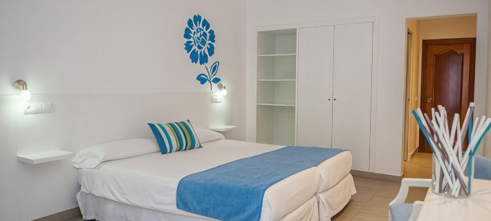Apartamentos Petit Xuroy Отели в г. Менорка