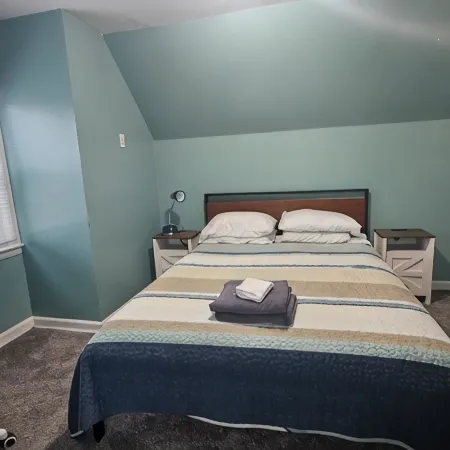 Cute n spacious Westbrook home very close to Buffalo Int Airport and everywhere!