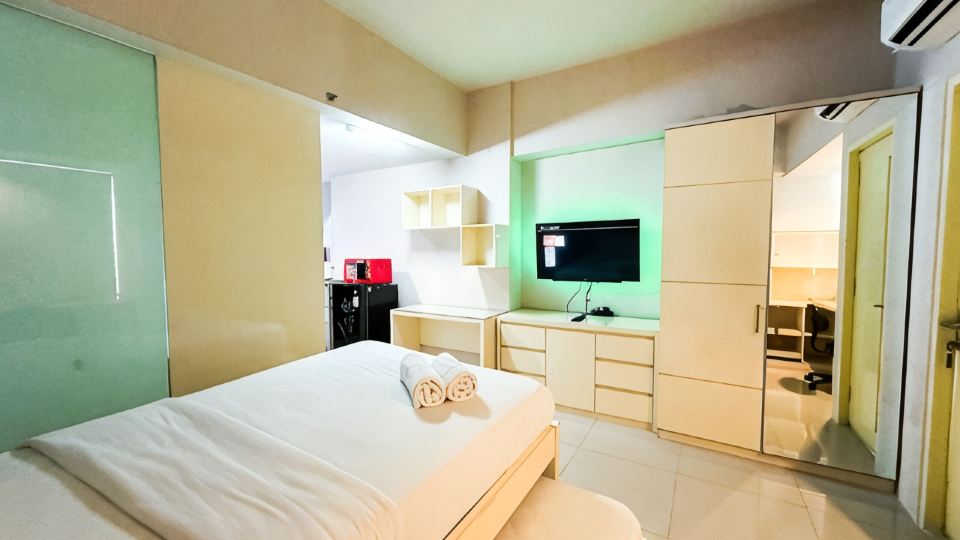 Modern Studio near Petra Christian University at The Square Surabaya Apartment By Travelio