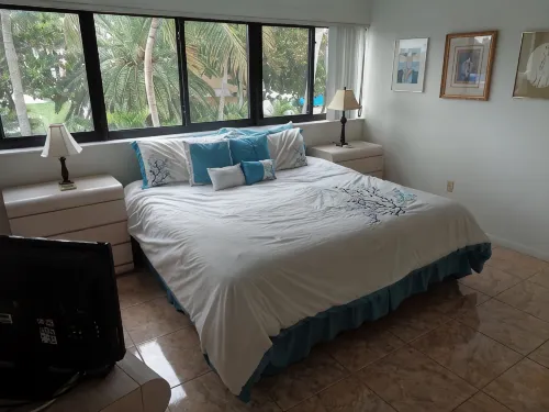 Oceanfront Property in Kawama Tower with Elevator, Lagoon and 2 Heated Pools - สระว่ายน้ำส่วนตัว
