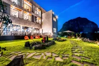 Lucid M - con vista montagne