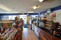 Knights Inn Quincy - parking