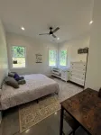Athens-Lake Oconee Farmhouse - 4-Star