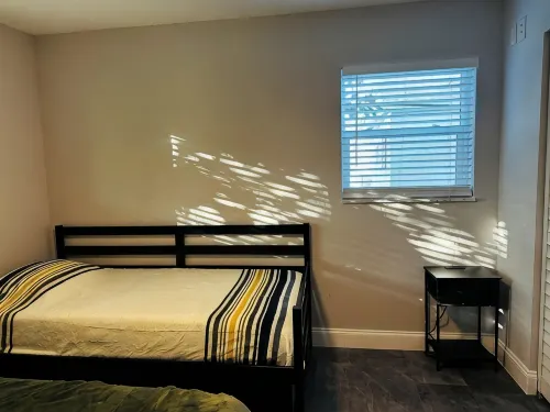 Chic newly remodeled  2bd 2bath apartment with AC, WiFi in vibrant Delray Beach