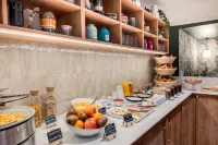 Republik Hotel - Desayuno