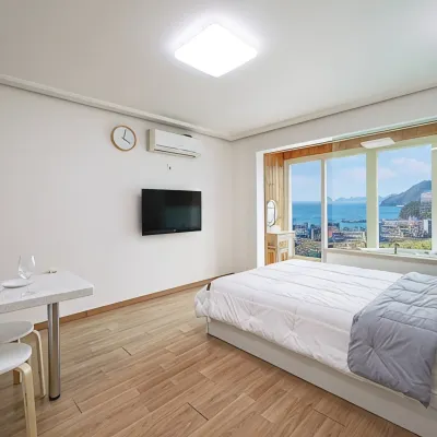 Geoje Island Sky Ari Pension Отели рядом с достопримечательностью «Колледж Кодже»