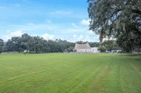 Historic District Gem - 2BR/2BA, Walk to Forsyth Park - Lower Level - Condos