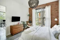 Lamar Treehouse - Condos