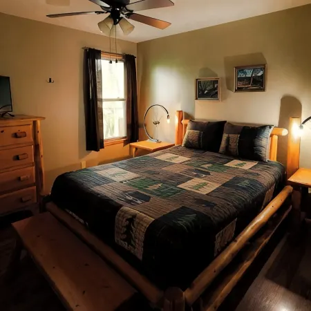 Cheerful Two Bdrm Cabin with Hot Tub & Pet Friendly