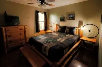 Cheerful Two Bdrm Cabin with Hot Tub & Pet Friendly