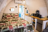Ridgetop Retreat Cabin at Highland Hideaways - Arcade & Drive-in Theater