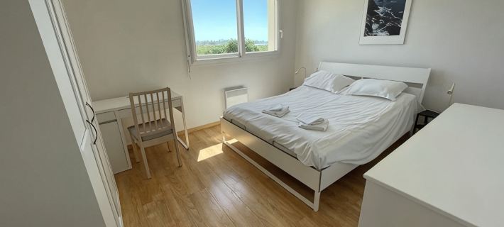 Maison Entourée dun Jardin Fleuri Près de la Plage du Goulien,petite vue mer Hoteles en Crozon