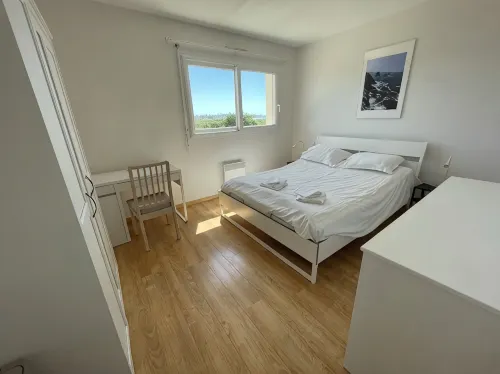 Maison Entourée dun Jardin Fleuri Près de la Plage du Goulien,petite vue mer