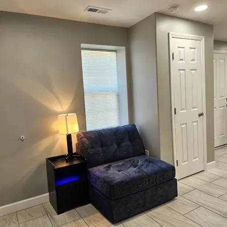 Cozy 1-bedroom apartment in Lumberton with AC, WiFi.