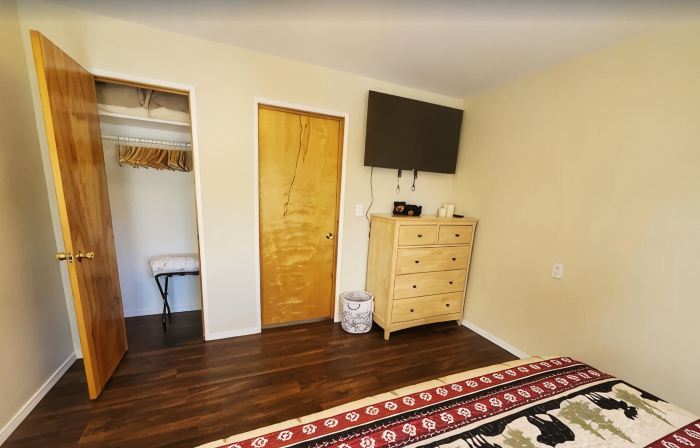 {Forget-Me-Not Inn} Alaskan Vacation Rental (Bear Suite)
