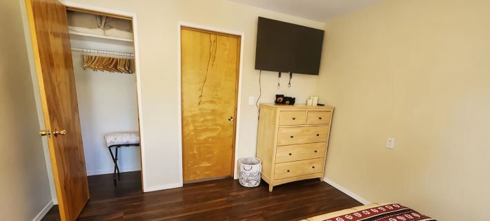 {Forget-Me-Not Inn} Alaskan Vacation Rental (Bear Suite) Отели в г. Ситка